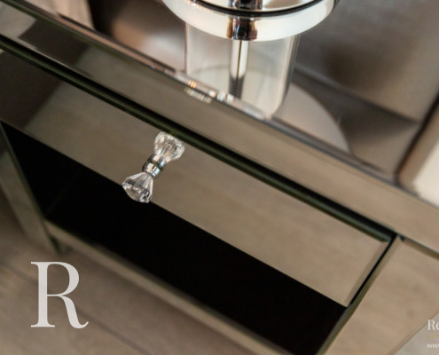 Hoogglans zwart kastje slaapkamer