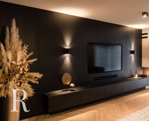 Project van Relaxury in Zevenhuizen met zwarte cinewall en soundbar