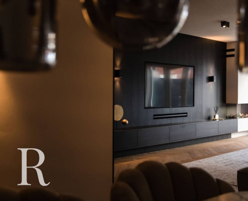Project van Relaxury in Zevenhuizen met zwarte cinewall en soundbar