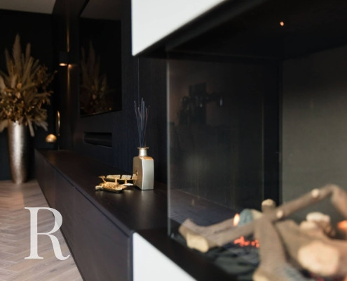 Project van Relaxury in Zevenhuizen met zwarte cinewall en soundbar