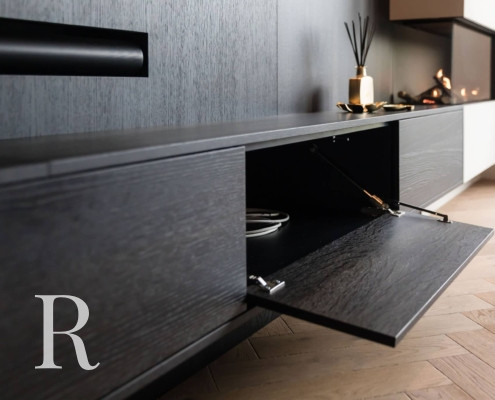 Project van Relaxury in Zevenhuizen met zwarte cinewall en soundbar