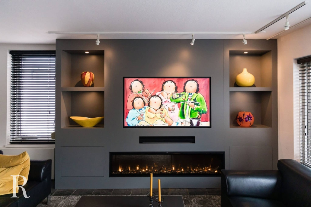 Cinewall met sfeerhaard en soundbar van Relaxury in Zwartsluis