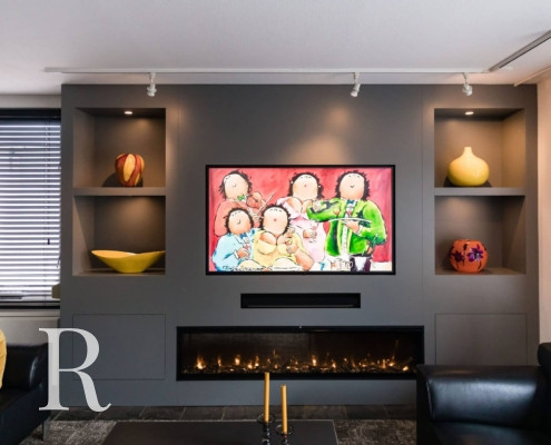 Cinewall met sfeerhaard en soundbar van Relaxury in Zwartsluis