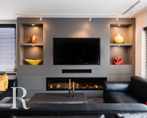 Cinewall met sfeerhaard en soundbar van Relaxury in Zwartsluis