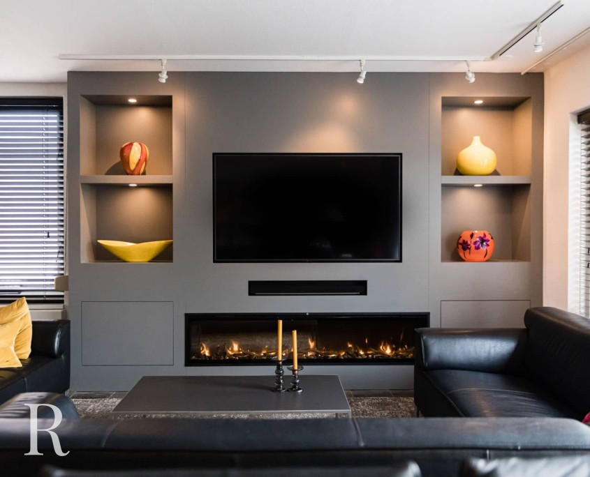 Cinewall met sfeerhaard en soundbar van Relaxury in Zwartsluis