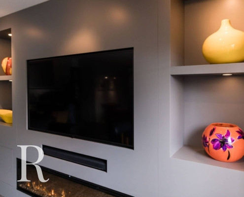 Cinewall met sfeerhaard en soundbar van Relaxury in Zwartsluis