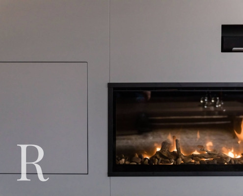 Cinewall met sfeerhaard en soundbar van Relaxury in Zwartsluis