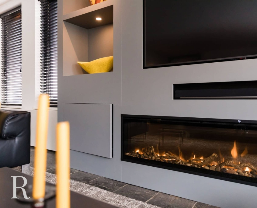 Cinewall met sfeerhaard en soundbar van Relaxury in Zwartsluis