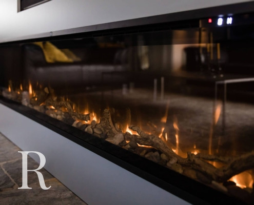 Cinewall met sfeerhaard en soundbar van Relaxury in Zwartsluis