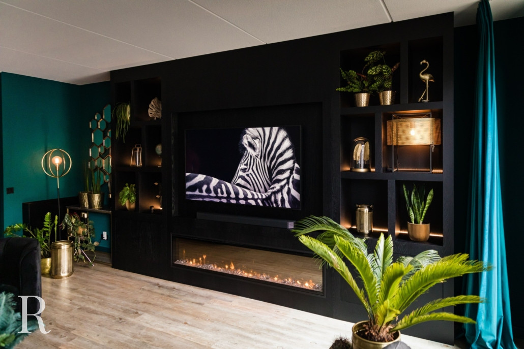 Relaxury in Wageningen voor cinewall met sfeerhaard, flatscreen en verlichting