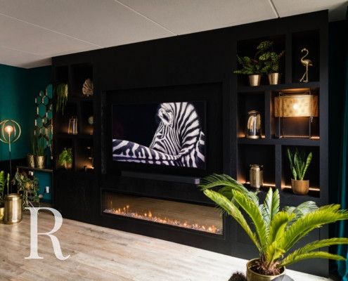 Relaxury in Wageningen voor cinewall met sfeerhaard, flatscreen en verlichting