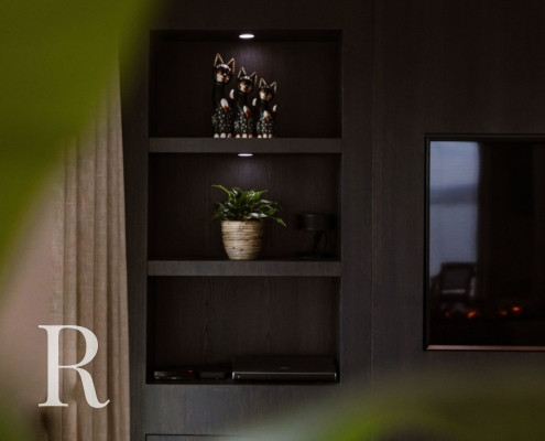 Zwarte cinewall met accessoires