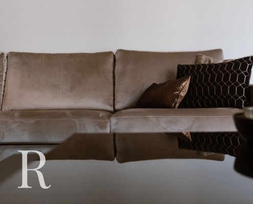 Luxe bank met accessoires