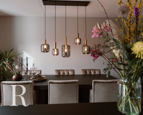 Luxe eettafel met stoelen