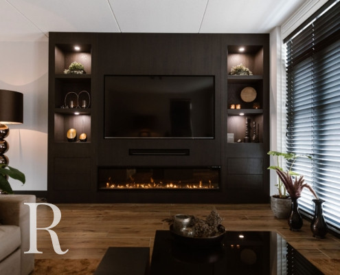 Zwarte cinewall met sfeerhaard