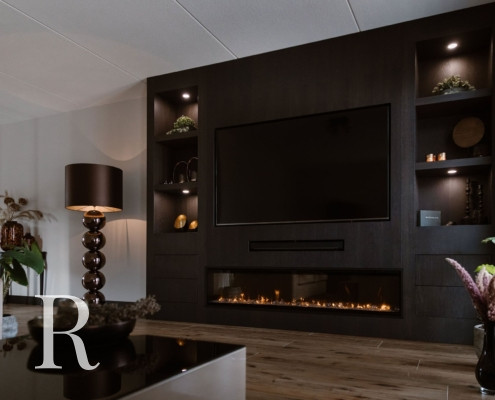 Zwarte cinewall met sfeerhaard