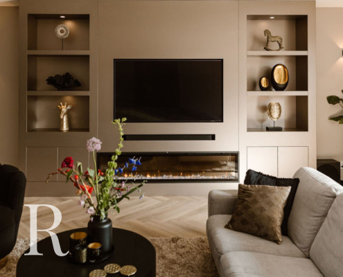 Taupe cinewall van Relaxury in Badhoeverdorp