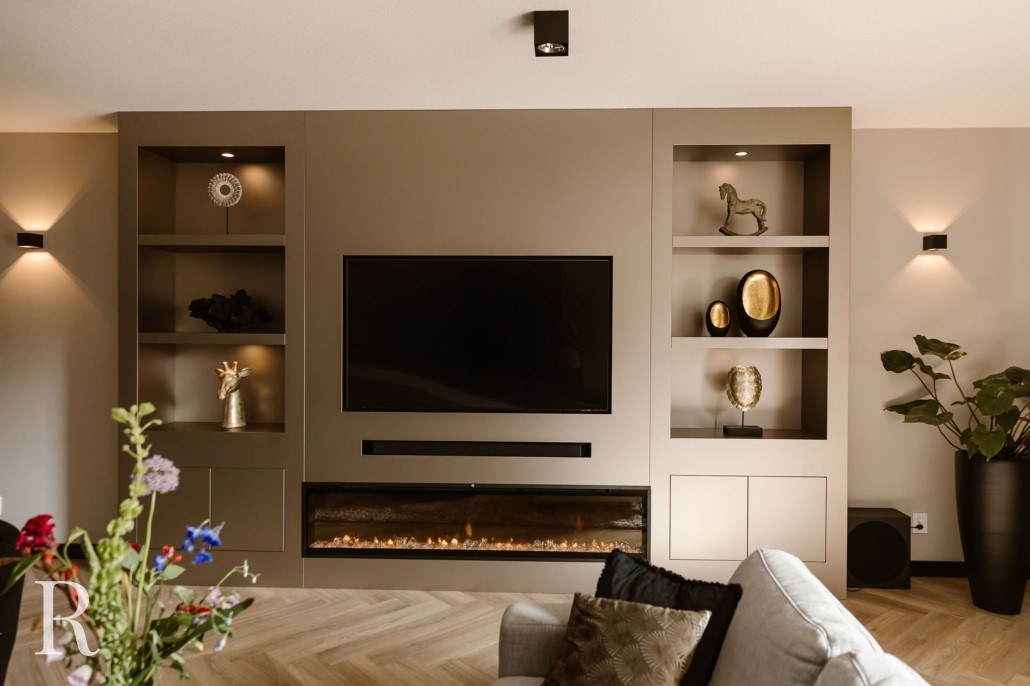 Taupe cinewall van Relaxury in Badhoeverdorp