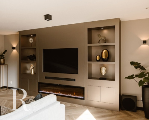 Taupe cinewall van Relaxury in Badhoeverdorp