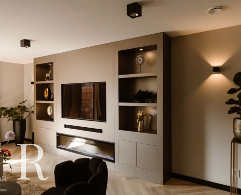 Taupe cinewall van Relaxury in Badhoeverdorp