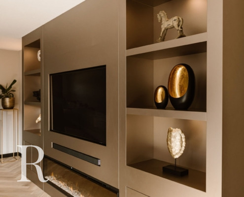 Taupe cinewall van Relaxury in Badhoeverdorp