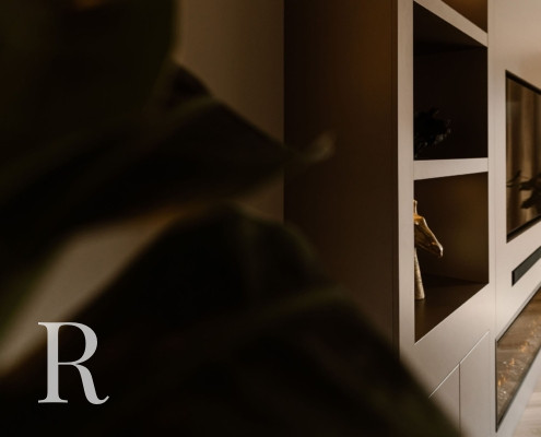 Taupe cinewall van Relaxury in Badhoeverdorp