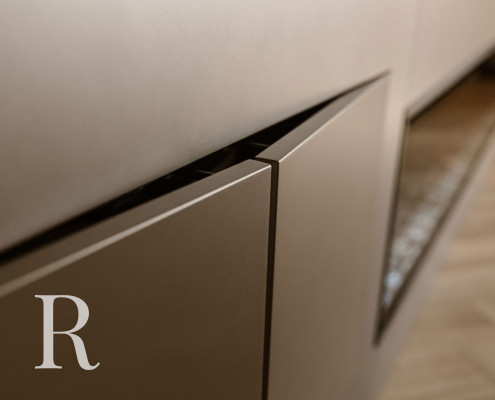 Taupe cinewall van Relaxury in Badhoeverdorp