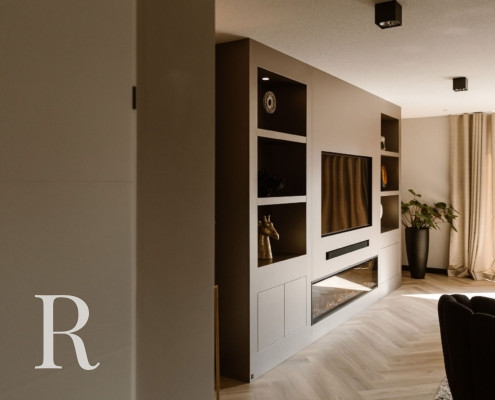 Taupe cinewall van Relaxury in Badhoeverdorp