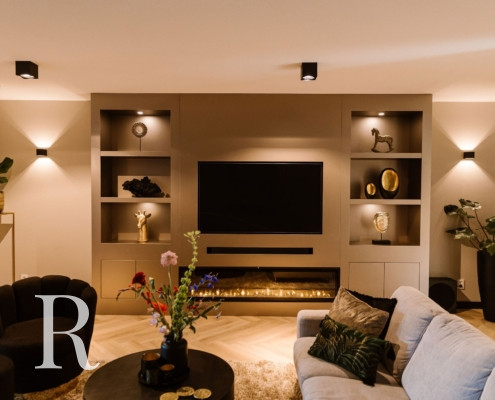 Taupe cinewall van Relaxury in Badhoeverdorp