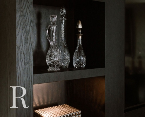 Zwarte cinewall met accessoires