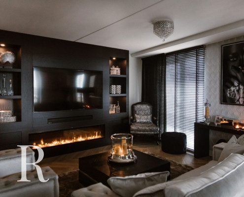 Zwarte cinewall met sfeerhaard