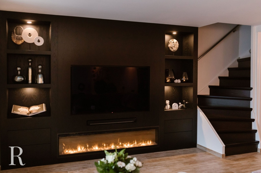 Zwarte cinewall met sfeerhaard