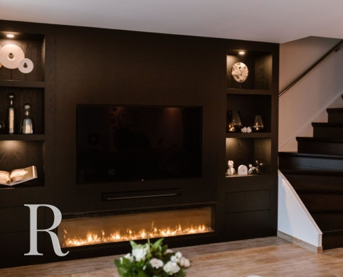 Zwarte cinewall met sfeerhaard