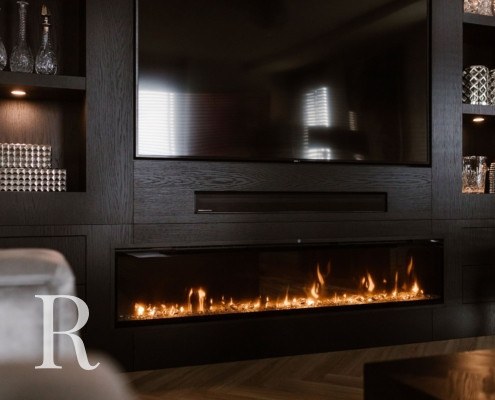 Zwarte cinewall met sfeerhaard