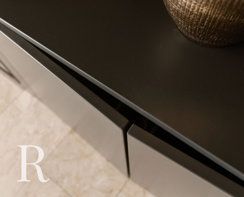 Zwarte cinewall van Relaxury in Lisserbroek