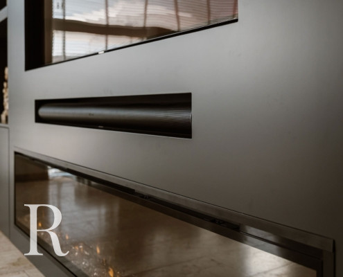 Zwarte cinewall van Relaxury in Lisserbroek