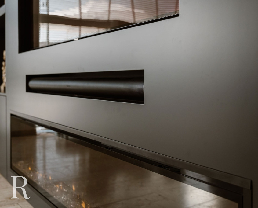 Zwarte cinewall van Relaxury in Lisserbroek