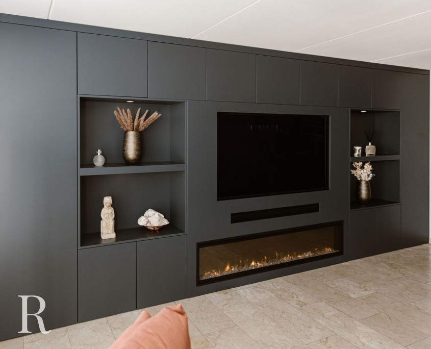 Zwarte cinewall van Relaxury in Lisserbroek