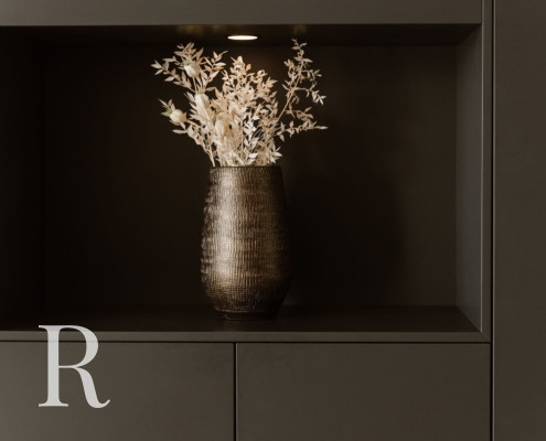 Zwarte cinewall van Relaxury in Lisserbroek