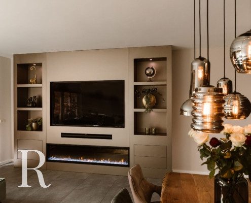 Taupe cinewall met sfeerhaard