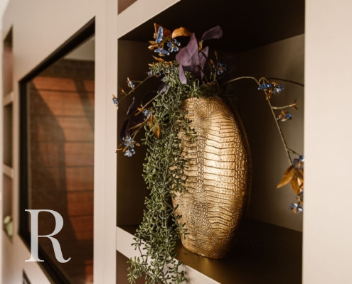 Taupe cinewall met sfeerhaard en accessoires