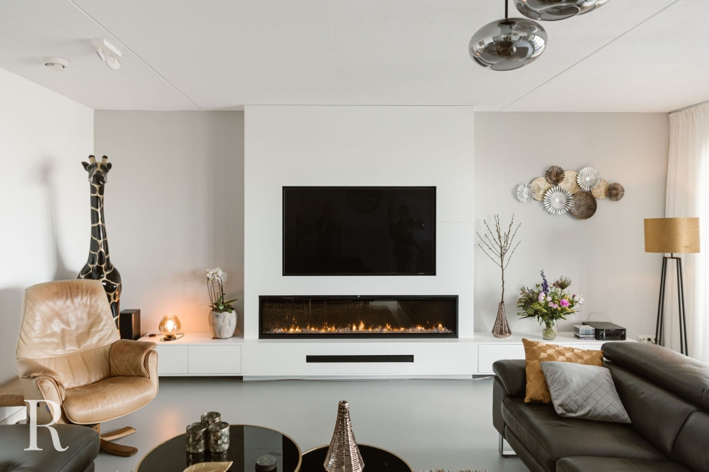 Witte cinewall met sfeerhaard