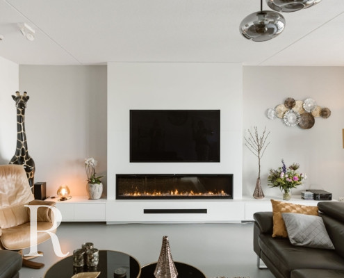 Witte cinewall met sfeerhaard