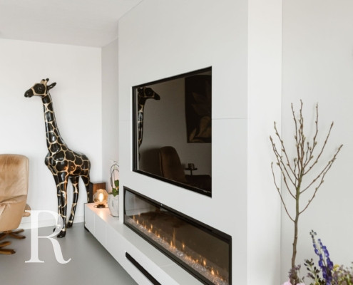 Witte cinewall met sfeerhaard