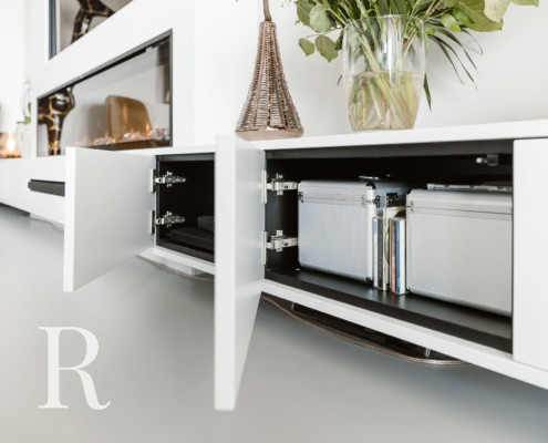 Witte cinewall met sfeerhaard