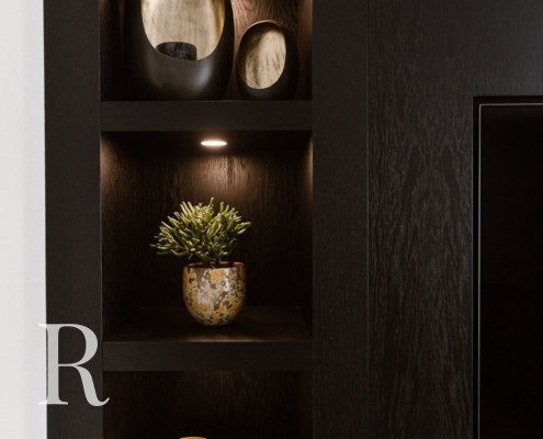 Zwarte cinewall met accessoires