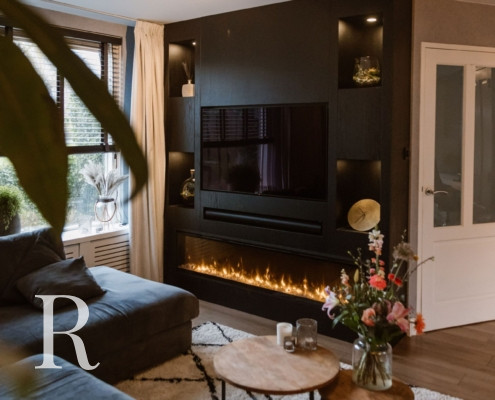 Zwarte cinewall met sfeerhaard