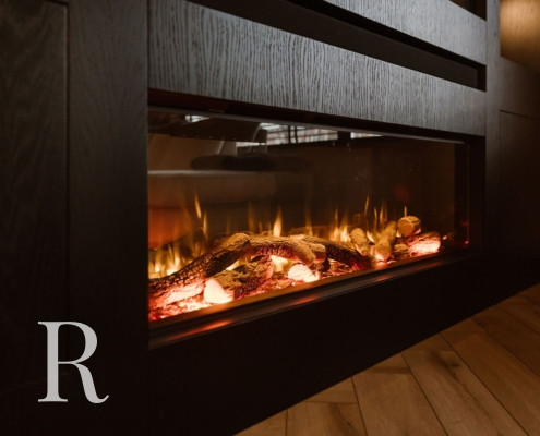 Zwarte cinewall met sfeerhaard