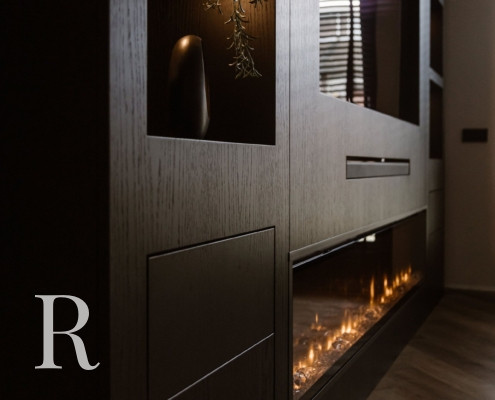 Zwarte cinewall met sfeerhaard