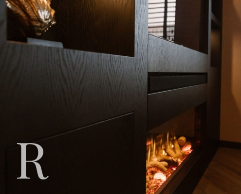 Zwarte cinewall met sfeerhaard